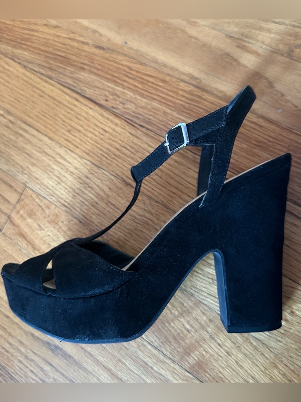 NWOT American Rag Black Suede Platform T-Strap Sandals